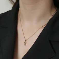 Colar com Pingente de menina Folheado Ouro 18k