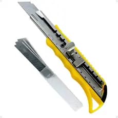 Estilete De Plástico Profissional 16cm + 3 Lâminas Extras Artesanato Escola Trabalho