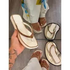 CHINELO OU SANDALIA FEMININA RASTEIRA COM STRASS DOURADO BRILHANTE CONFORTAVEL ELEGANTE E ORTEPÉDICA