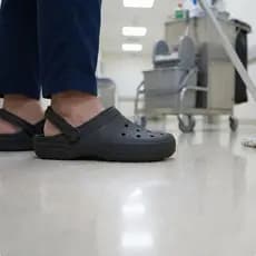 Sandália Babuchi Antiderrapante TPE Para Zelador Serviços De Limpeza Em Condomínios E Áreas Molhadas