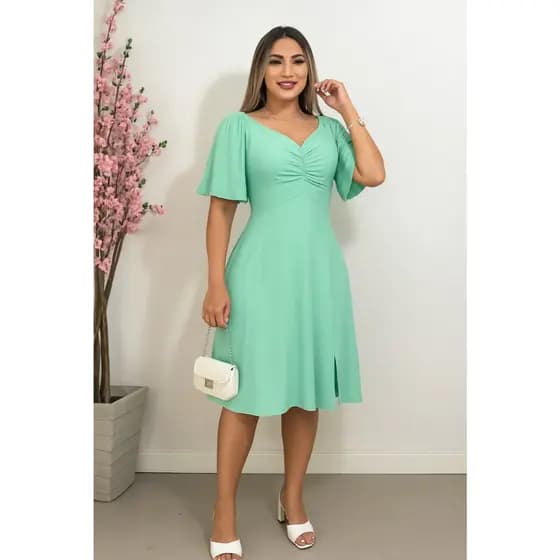 Vestido Curto Moda Evangélica com Manga Flare, Lastex nas Costas e Fenda Elegante