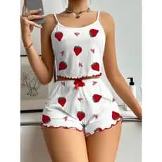Pijama feminino estilo baby doll, shorts curtos com estampa de Lacinho, morango e corações.
