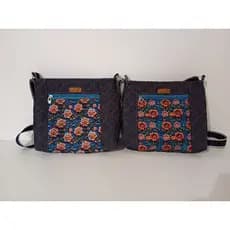 Bolsa em tecido jeans com alça regulável e estampa digital Produto artesanal