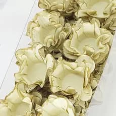40 Forminhas Flor OFF WHITE BORDA OURO para Doces Finos, Docinhos, Brigadeiros