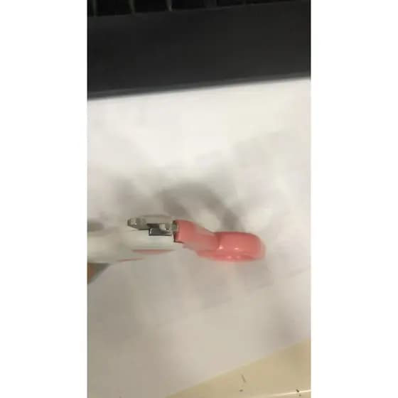 Cortador de Unhas Alicate Gatos Cães e Pequenos Animais com Luz !