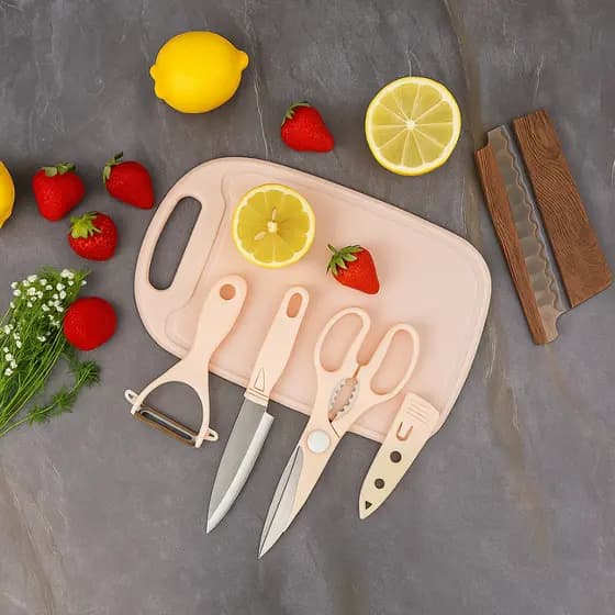 Kit Utensílios de Cozinha 4 Peças Rosa – Faca Aço Inox, Tesoura Multifuncional, Descascador e Tábua de Corte