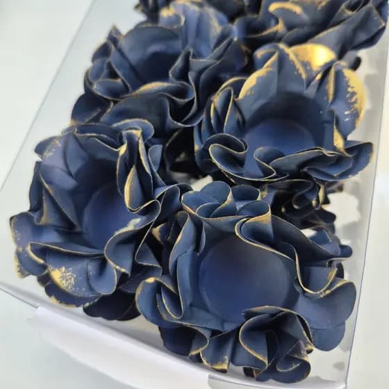 40 Forminhas Flor Azul Marinho Borda Ouro p/ Doces Finos Docinhos Brigadeiros
