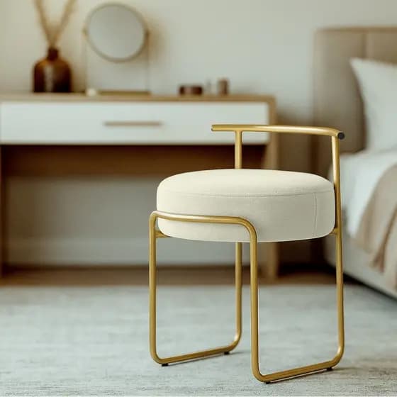 Puff redondo decorativo com base de ferro dourada, assento confortável para sala, quarto ou closet