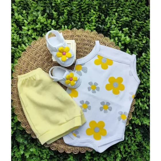 Conjunto Sandália Com Body Flor E Short Bebe Menina Mesversário Estampado Verão 100% Suedine