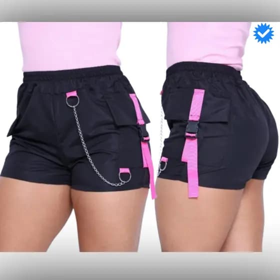 Short Shortinho Alice Tactel com Bolso Cargo e Corrente Faixas Coloridas