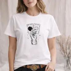Camiseta Tarot Sol e Lua | Camiseta Mística Espiritual | Estilo Witchy Feminino camiseta personalizada