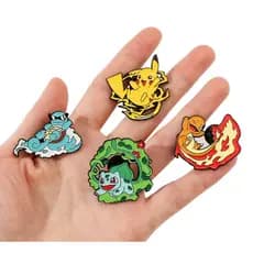 KIT COM 4 PINS DECORATIVOS ESTILO POKÉMON INICIAIS COLECIONÁVEIS
