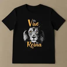 Camiseta Algodão Religiosa Preta "Ele Vive, Ele Reina" – Estampa Leão Gospel