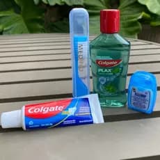 Kit Higiene Bucal Colgate Viagem com necessaire sortida 5 itens