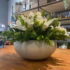 Arranjo Grande Centro Mesa Lírio Bran Artificial Vaso Branco