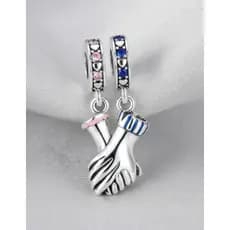 Berloque Pingente Para Pulseira Bracelete Prata Mãos Casal Dupla Namorados Casados Homem Mulher Amor