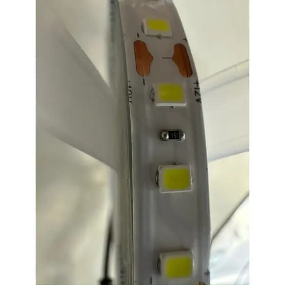fita de Led 3528 com 5metros 120leds/metro 6000-6500K branco frio 12V painel cobre 10W/metro