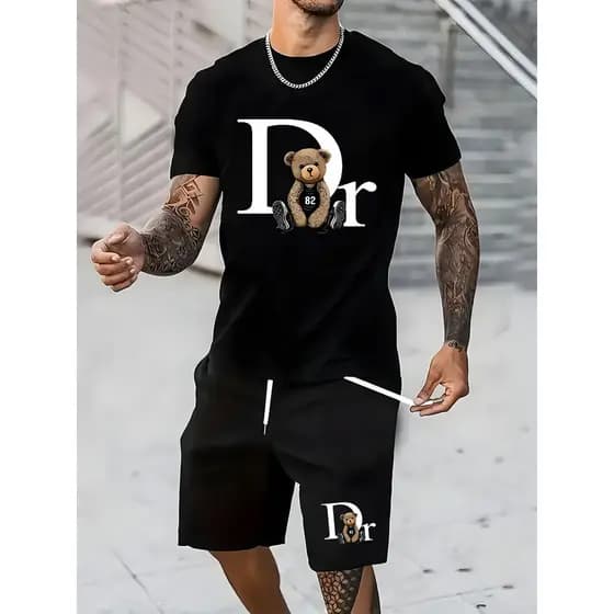 T-shirt de manga curta com padrão estampado do DR Bear, ças uma t-shirt de gola redon e calções para lazer ao ar livre.
