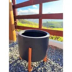 Vaso para Plantas Decorativo Nordico Monaco C/ Pe de Madeira 25x29 P Polietileno Ambiente Interno e Externo.