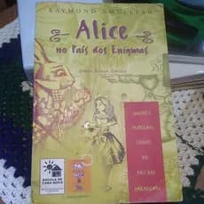 livro Alice no país dos enigmas