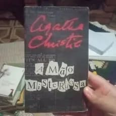 Livro:A mão misteriosa