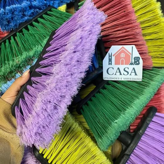 KIT 3 vassoura com base de plastico unidades sem cabos