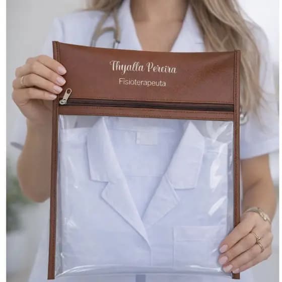 Porta Jaleco Scrub Personalizado Com Nome e Profissão Saquinho Organizador Bordado