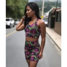 Conjunto Fitness Academia com short meia coxa e Top nadador