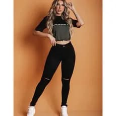 calça jeans  Preta levanta bumbum  feminina  skinny com lycra com detalhes no joelho
