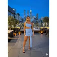 Vestido feminino tomara que caia com recorte na cintura – Tendência fashion perfeita para festas