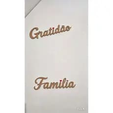 Palavra Decorativa Gratidão Família em MDF | Placa Decorativa de Parede | Decoração para Sala, Quarto e Lar
