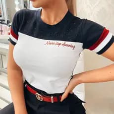 Blusa Feminina Bordado Never Stop Com Strass Preto Camisa T-Shirt