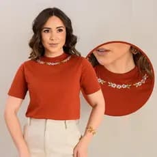 Blusa Feminina Terra Cota Bordado Colar Floral na Gola O Manga Curta 100% Algodão Premium