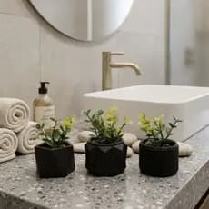 Kit 1 até 3 Unidades Vasinhos Decorativos - Com Planta - Mesa, decoração Estante, Rack, Banheiro