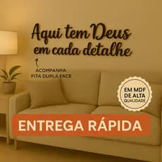 Placa decorativa "Aqui tem Deus em cada Detalhe" MDF