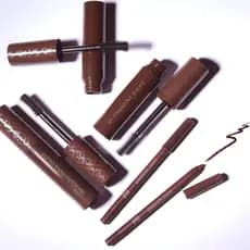 Máscara Marrom e Lápis Labial