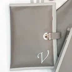 Porta caderneta de vacina clean com fecho metálico capa para cartão de vacina