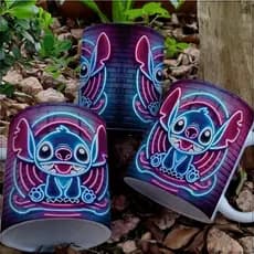 Caneca Stitch Neon 325ml – Arte Estilo Luz Neon – Presente Criativo