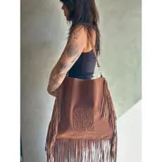 Bolsa feminina franja lateral media camurça - Inverno/Rodeio