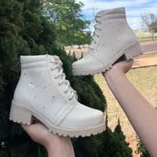 Bota Cano Baixo Feminino Coturno Tratorado Delicado Com Bordado Macio Leve