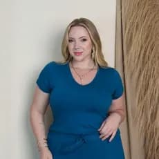 Blusa Plus Size Gola V Básica