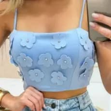 Cropped Top com Flor 3D Alcinha Fina Decote Reto Lançamento Moda Primavera Verão.