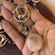 Chaveiro com Mosquetão e pedra natural de Cristal