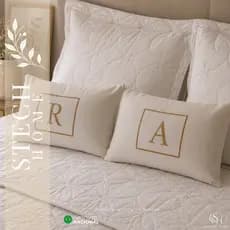 KIT 2 ALMOFADAS DECORATIVAS COM INICIAL PERSONALIZADA COM BORDADO PREMIUM