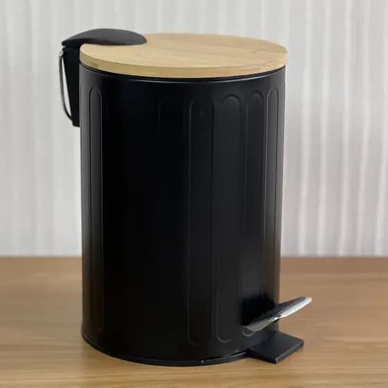Lixeira em Metal com Tampa em Bambu com Pedal Preta Basic 3L