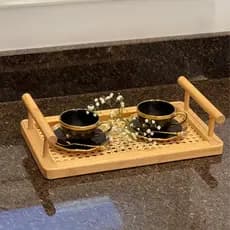 Xícara de porcelana Dubai com píres preta e dourado