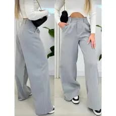 Calça Pantalona Alfaiataria Wide Leg Modelo listrado.
