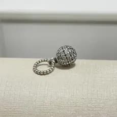 Berloque Bali Bola Cravejada Zircônias Prata 925