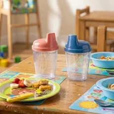 Copo de Plástico com Bico Infantil Transição 180ml Livre BPA, Copinho Perfeito para Uso Infantil.