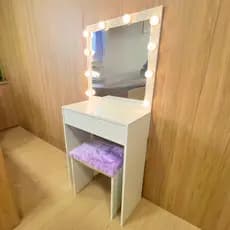 Penteadeira Camarim Sofie com Banco Peluciado Lilás Luz Gaveta e Espelho 50x50 Em MDF